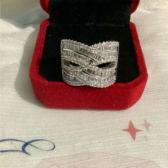 💎18k White Gold Plated Luxurious  Curvy Cz Diamond Weave large Band Ring - Picture 6 of 17